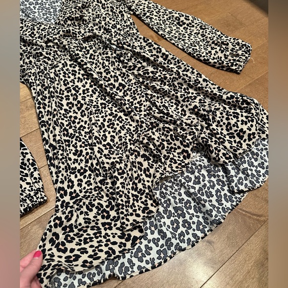 Long Sleeve Cheetah/Animal Print Dynamite Dress with Collar and Ruffles - Picture 3 of 6